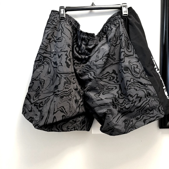 Champion Mens Gray Printed Nylon Casual Shorts NWT - Picture 7 of 7